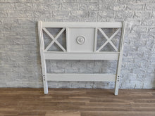 Cargar imagen en el visor de la galería, Cama Individual de Madera Restaurada Blanca Decapada – 90 cm
