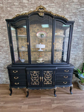 Cargar imagen en el visor de la galería, Vitrina Restaurada Negra y Dorada