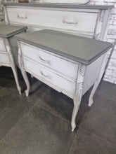 Cargar imagen en el visor de la galería, Conjunto de Dormitorio Blanco Envejecido y Gris