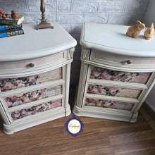 Cargar imagen en el visor de la galería, Mesitas de Noche Restauradas en Blanco con Decoupage Floral Vintage