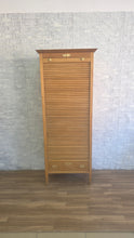 Cargar imagen en el visor de la galería, Archivador antiguo de persiana en roble macizo restaurado