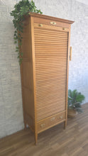 Cargar imagen en el visor de la galería, Archivador antiguo de persiana en roble macizo restaurado