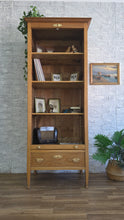 Cargar imagen en el visor de la galería, Archivador antiguo de persiana en roble macizo restaurado