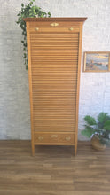 Cargar imagen en el visor de la galería, Archivador antiguo de persiana en roble macizo restaurado