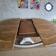 Cargar imagen en el visor de la galería, Mesa de Comedor Redonda Restaurada en Blanco y Madera Natural | Extensible Vintage