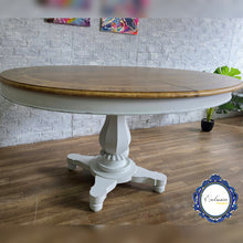 Cargar imagen en el visor de la galería, Mesa de Comedor Redonda Restaurada en Blanco y Madera Natural | Extensible Vintage