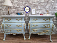 Cargar imagen en el visor de la galería, Pareja de Mesitas de Noche con Mármol - Estilo Clásico Retsaurado