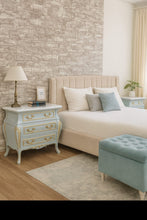 Cargar imagen en el visor de la galería, Pareja de Mesitas de Noche con Mármol - Estilo Clásico Retsaurado