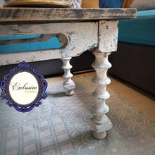 Cargar imagen en el visor de la galería, Mesa Baja Restaurada Shabby Chic