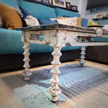 Cargar imagen en el visor de la galería, Mesa Baja Restaurada Shabby Chic