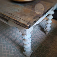 Cargar imagen en el visor de la galería, Mesa Baja Restaurada Shabby Chic