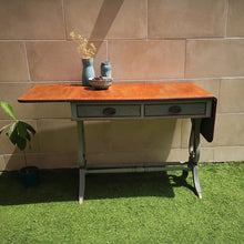 Cargar imagen en el visor de la galería, Mesa regencia de caoba restaurada en madera natural de caoba y verde abierta ala izquierda