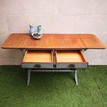 Cargar imagen en el visor de la galería, Mesa regencia de caoba restaurada en madera natural de caoba y verde abierta desde arriba