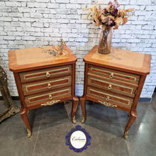 Cargar imagen en el visor de la galería, Pareja Mesitas De noche Louis XV - Restauradas