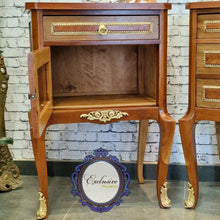 Cargar imagen en el visor de la galería, Pareja Mesitas De noche Louis XV - Restauradas