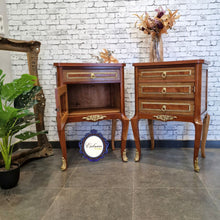 Cargar imagen en el visor de la galería, Pareja Mesitas De noche Louis XV - Restauradas