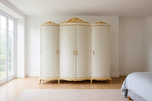 Cargar imagen en el visor de la galería, Armario Antiguo Restaurado Blanco con Hoja Dorada
