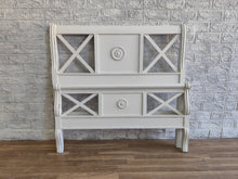 Cargar imagen en el visor de la galería, Cama Individual de Madera Restaurada Blanca Decapada – 90 cm
