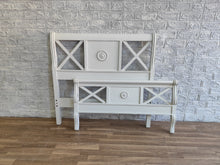 Cargar imagen en el visor de la galería, Cama Individual de Madera Restaurada Blanca Decapada – 90 cm
