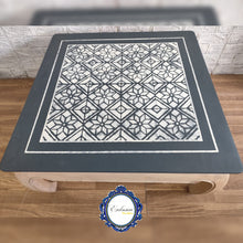 Cargar imagen en el visor de la galería, Mesa de Centro Restaurada de Madera con Diseño Geométrico
