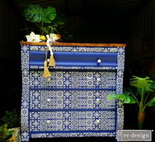 Cargar imagen en el visor de la galería, Redesign Stick &amp; Style Stencil Roll 4&quot; 15 yards- Casa Blanca Tile
