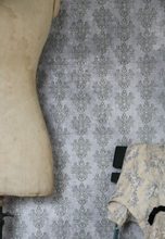 Cargar imagen en el visor de la galería, Papel Pintado Vintage - GREEN PATTERN ON SOFT GREY SHADED BACKGROUND
