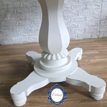 Cargar imagen en el visor de la galería, Mesa de Comedor Redonda Restaurada en Blanco y Madera Natural | Extensible Vintage
