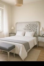 Cargar imagen en el visor de la galería, Mesitas de Noche Renovadas Blanco Antiguo
