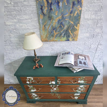 Cargar imagen en el visor de la galería, Cómoda renovada con transferencia
